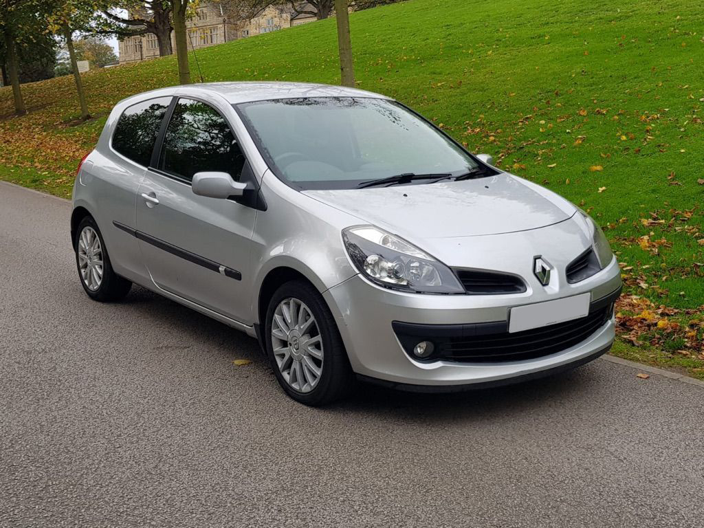 Renault Clio scrap car